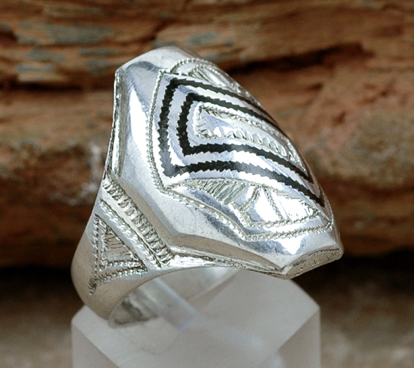 Dekorativer Tuareg Ring - Silber mit Ebenholz